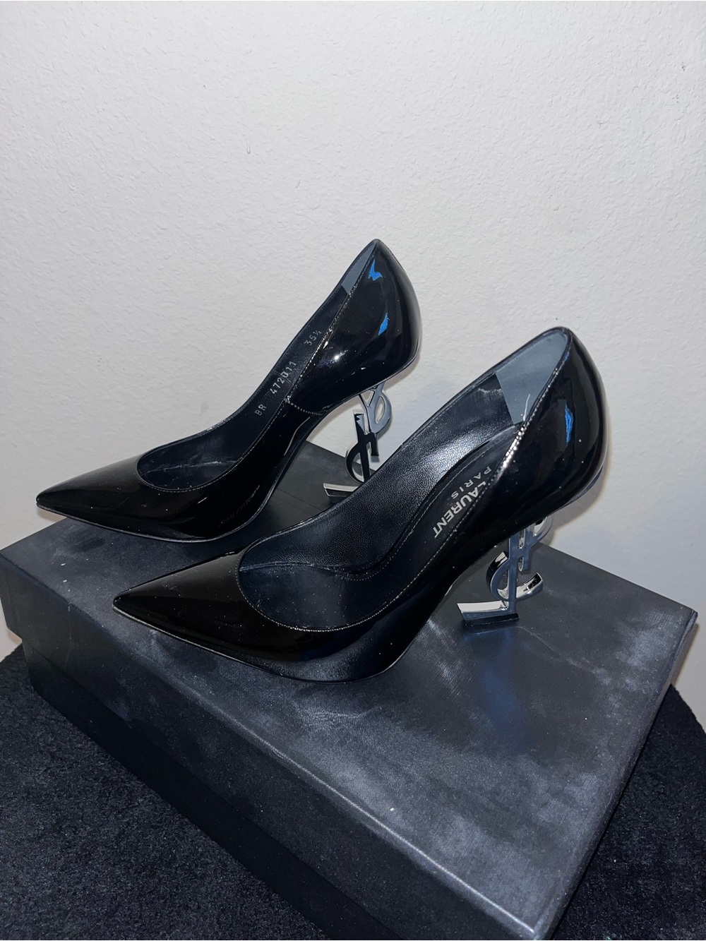 Saint Laurent Black Patent Leather Logo-Heel Pumps - Picture 4 of 7